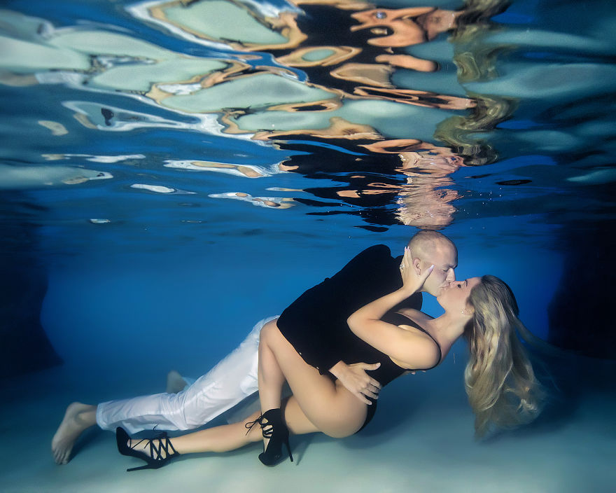 国外夫妻浪漫的爱情婚纱照,带你看看异国的风景