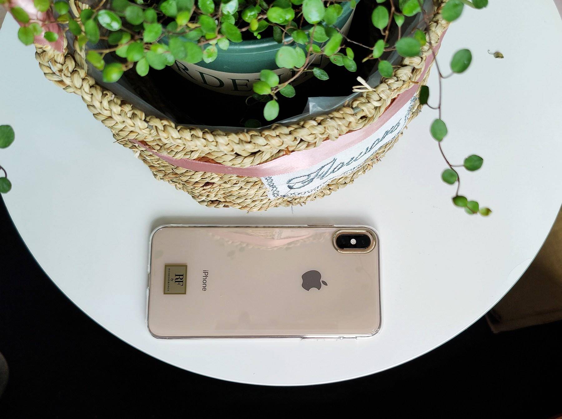 richmondfinch苹果xsmax手机壳,换一张新的手机壳