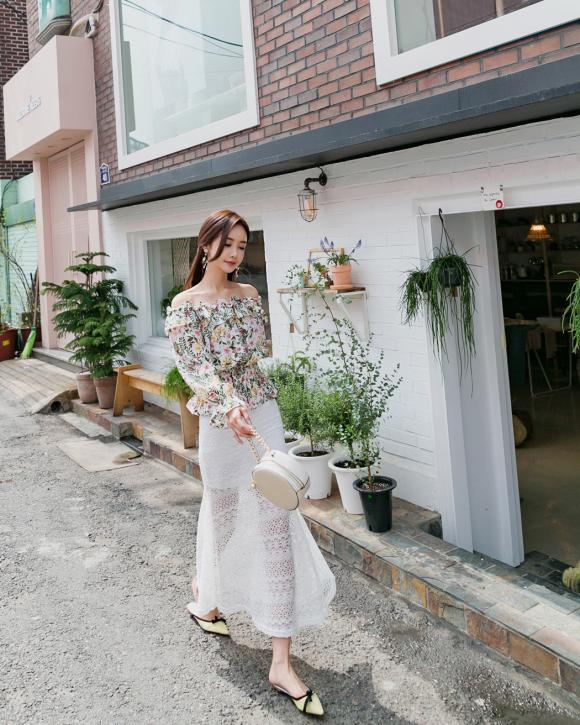 春熙香卉碎花芳菲朵彩抹肩衫