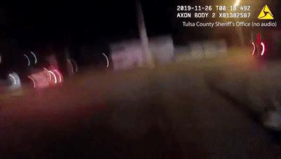 坐车不系安全带小孩子飞出去,大巴小孩没系安全带被甩出视频