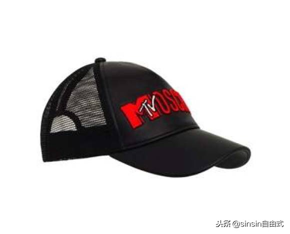 「时尚」1组机刻花纹行李包几件尼龙羽绒夹克衫还有3项跨界合作款