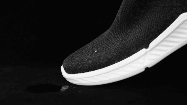 好轻、好穿、好舒服，双脚自由呼吸