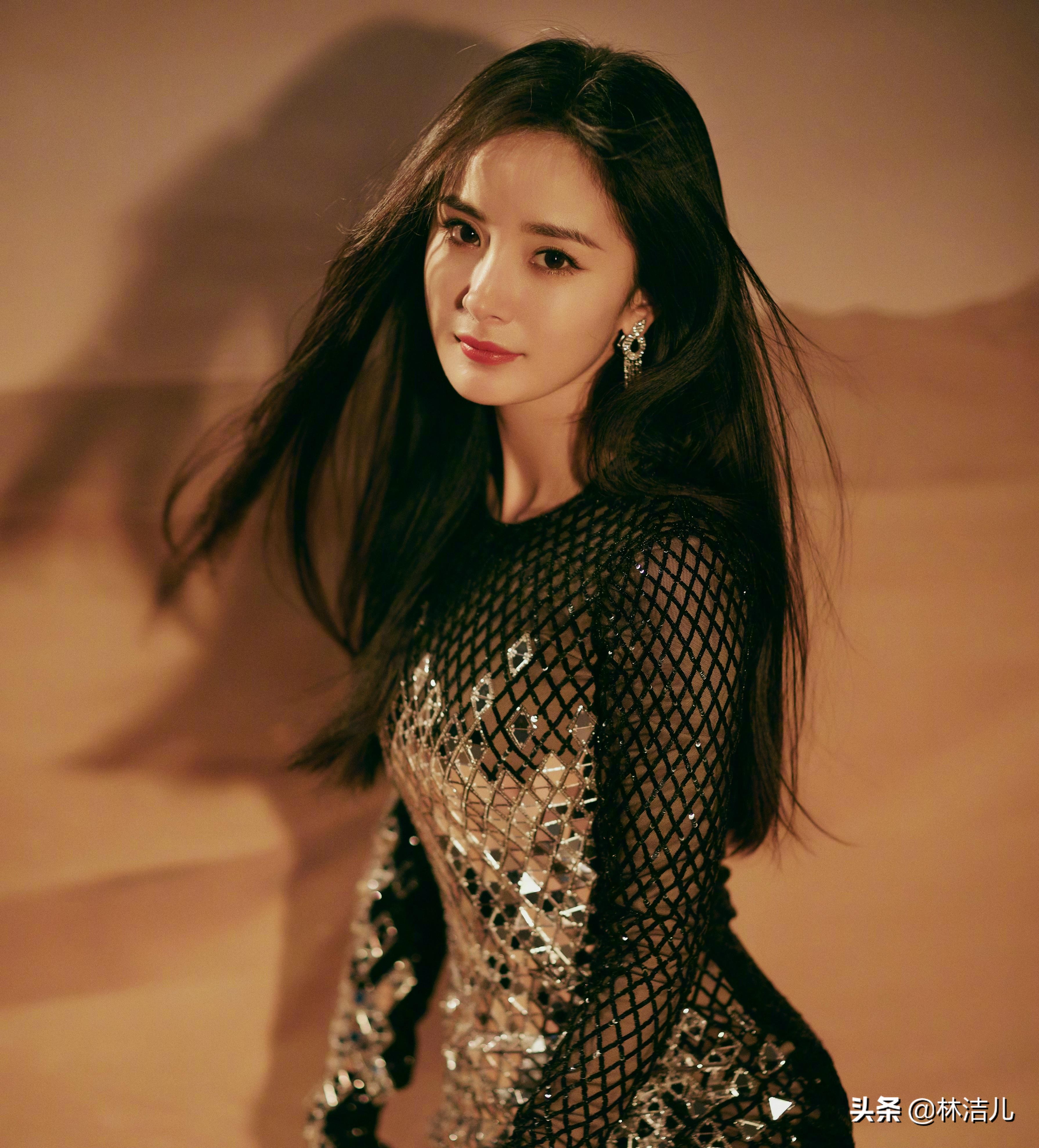 杨幂的妆容有多绝,杨幂眼睛高光妆容