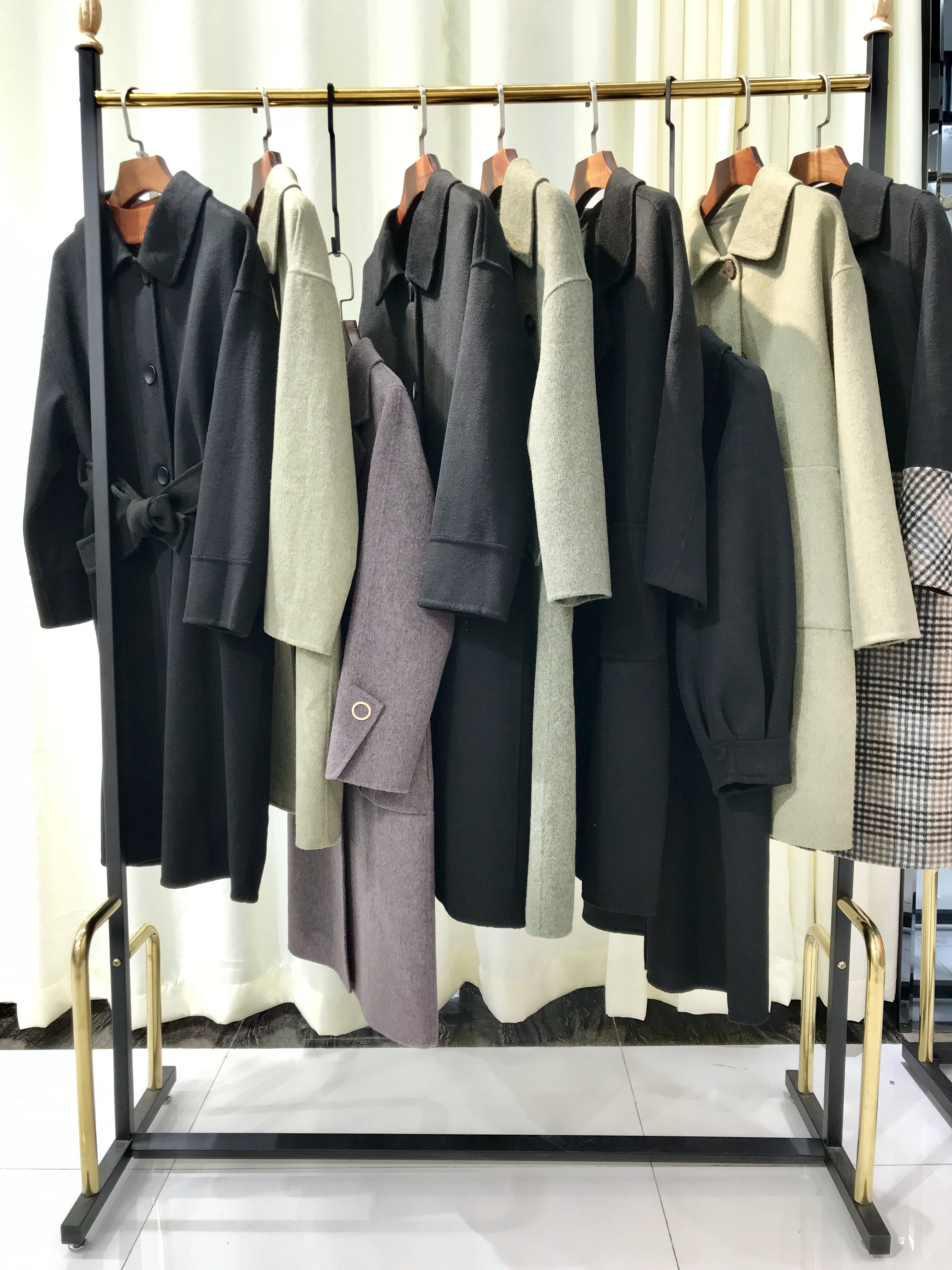 顶级双面羊绒大衣品牌女装尾货,广州双面羊绒大衣尾货批发市场