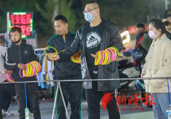 济南姐妹地摊套圈,济南姐妹夜市摆摊