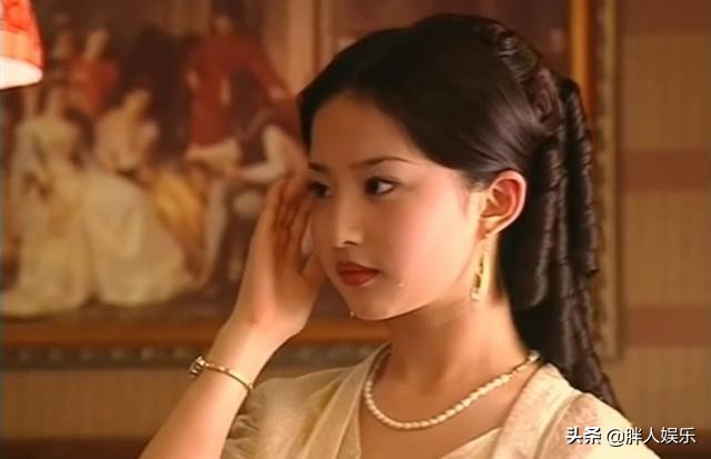 3位靠“干爹”上位的女星,有人顺风顺水,有人香消玉殒