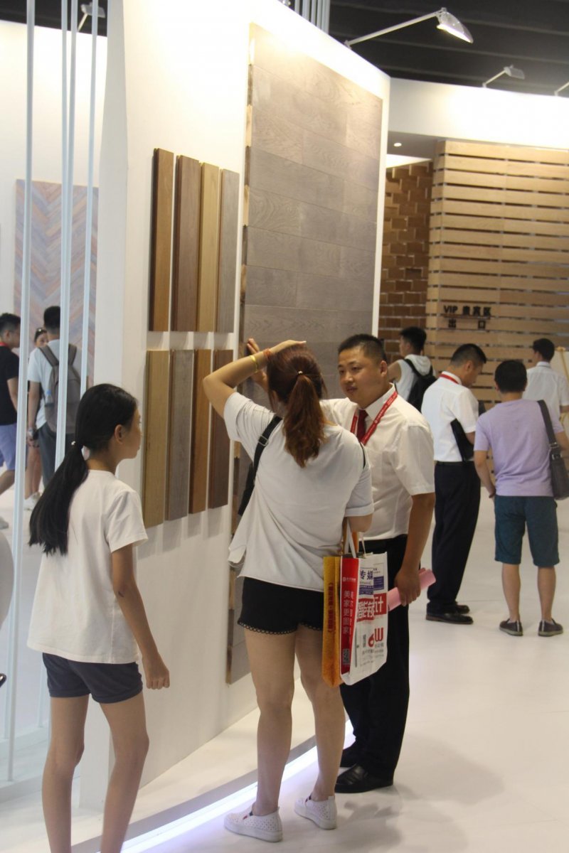 久盛纯实木地暖地板铺设效果,久盛纯实木地暖地板价格