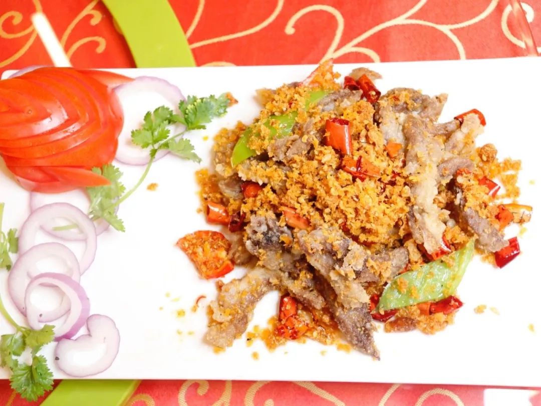 可以吃烧烤烤全羊的地方,有篝火烤全羊的地方