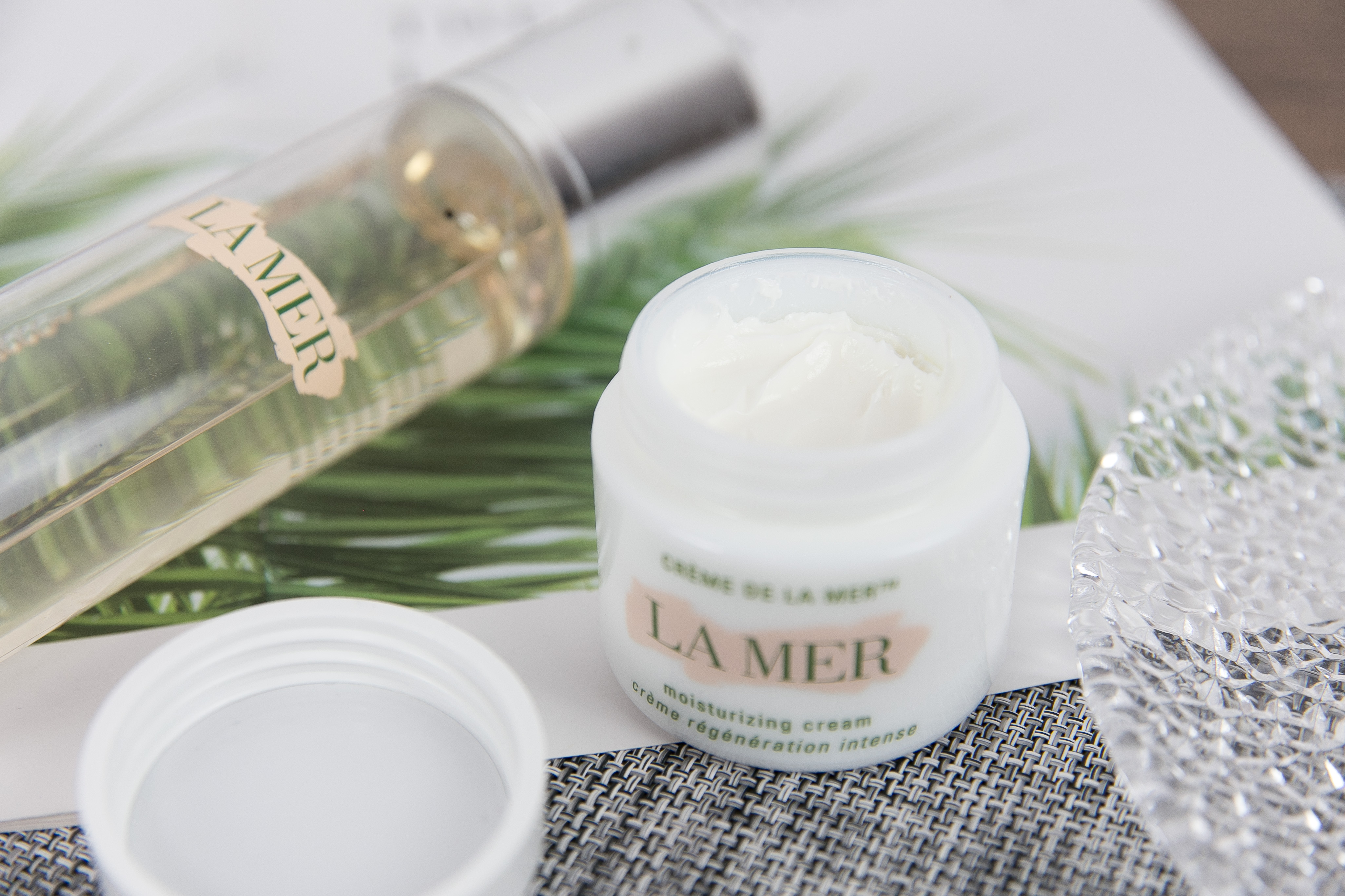 还在为繁琐的护肤步骤而烦恼吗,还在为皮肤问题困扰吗