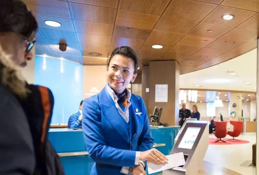 机场里的“十二时辰”，就服史基浦