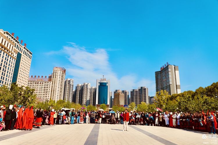 洛阳牡丹广场：*疆新**舞大联欢