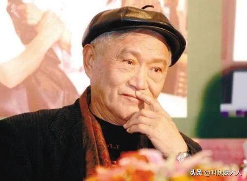 让陈道明屈膝弯腰,让张国立冯小刚起立的老兵