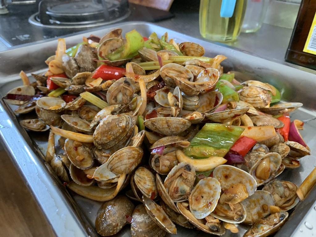 洗花蛤放盐放多了花蛤会死吗,花蛤要怎样洗才不会有沙