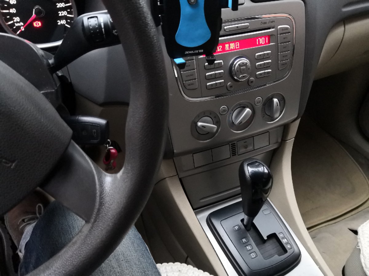 经典福克斯两厢还有人开吗,福克斯两厢新款对比老款