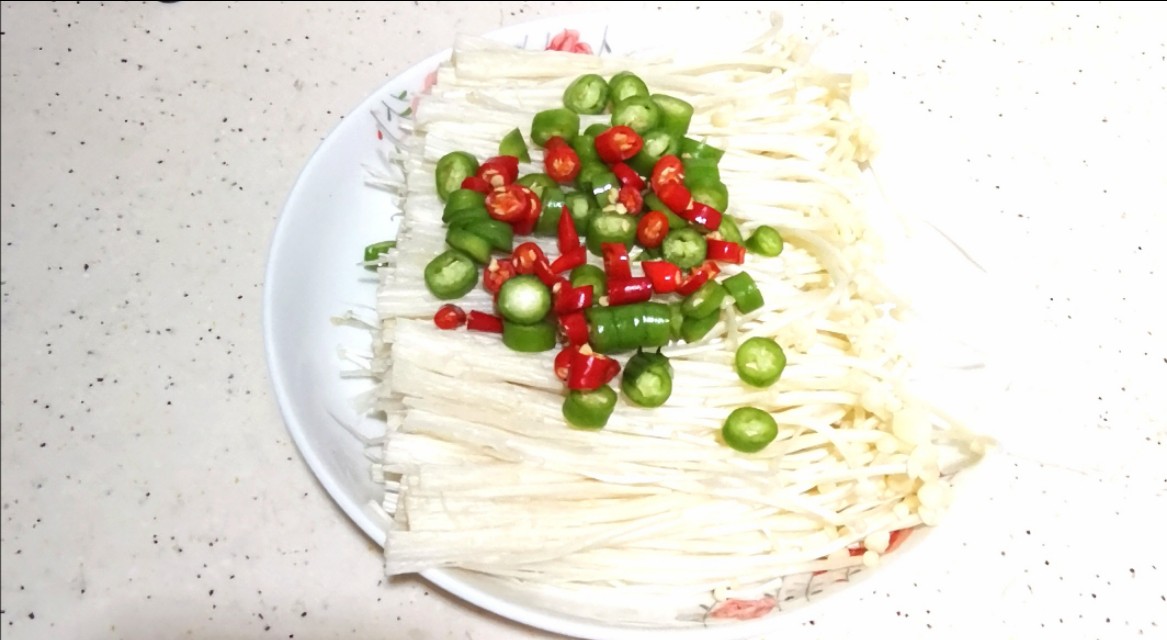 金针菇也可以这样做香辣可口,怎么做麻辣金针菇才好吃