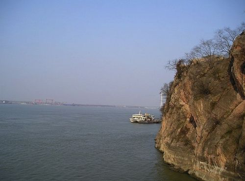 民国“自杀胜地”燕子矶背后的故事，“想一想，死不得”说的啥？