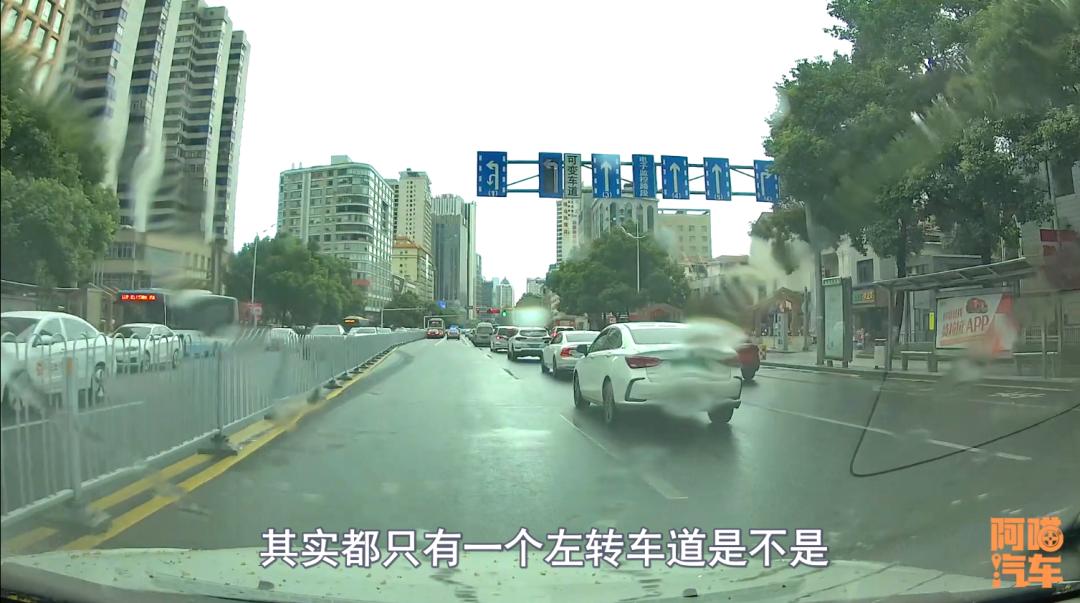 借道左转你知道该怎么走吗,借道行驶正确走法对面有车