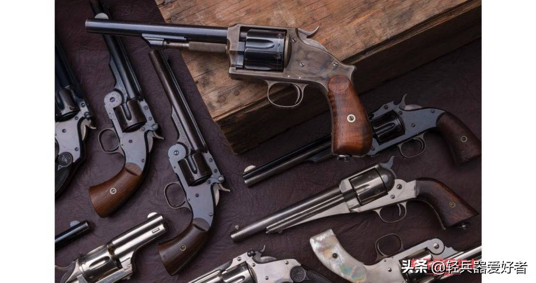 形状奇特的转轮手枪,摆出式转轮手枪