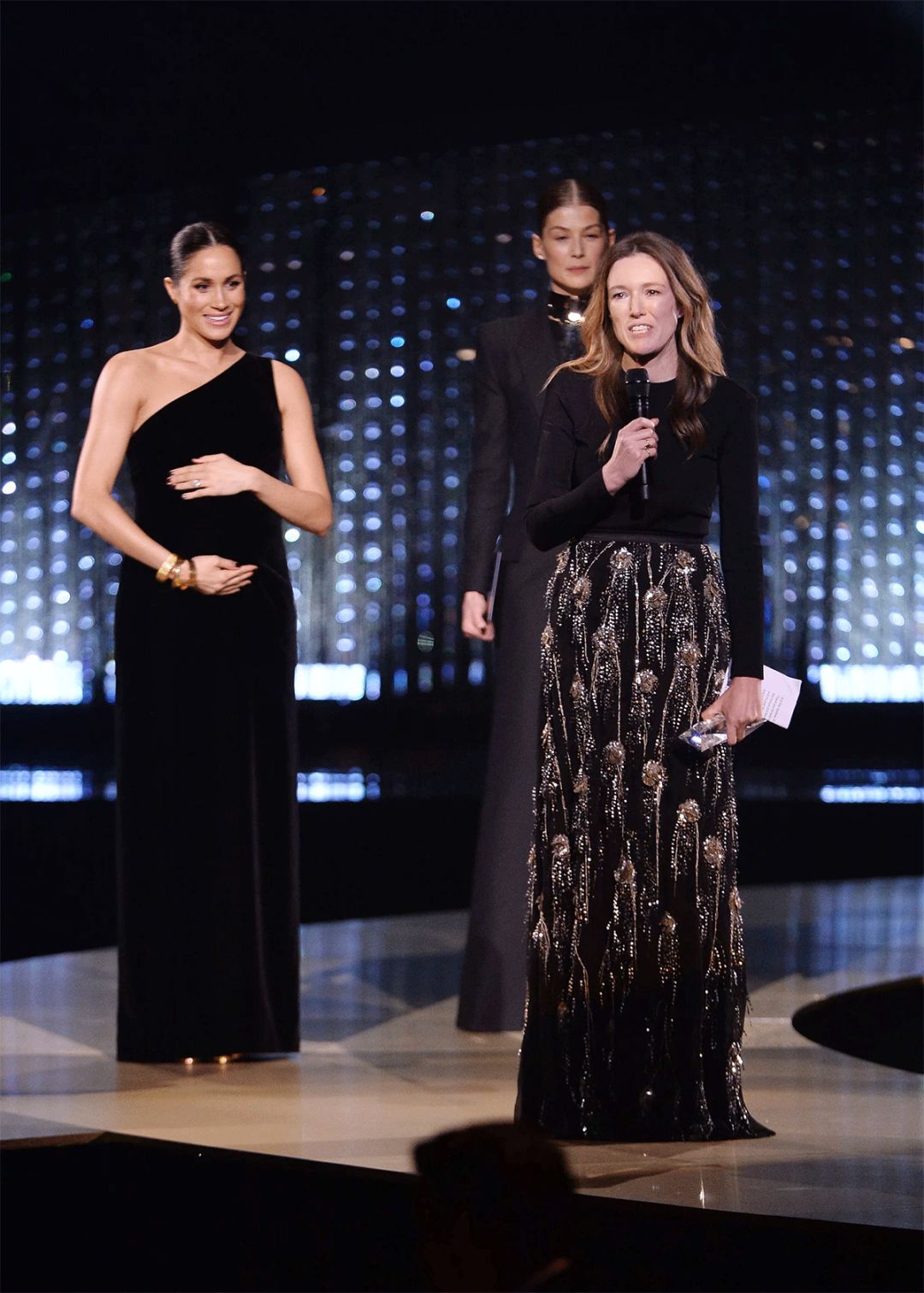 那个给Chloé设计出小猪包的设计师居然被Givenchy炒鱿鱼了