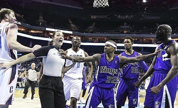 nba最美女裁判跑步,nba女裁判因身材走红的裁判