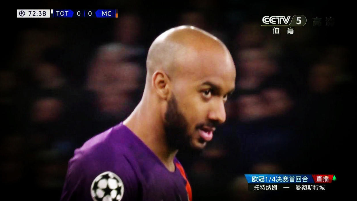 凯恩脚踝扭伤,凯恩被脚踝锁定拍地求饶