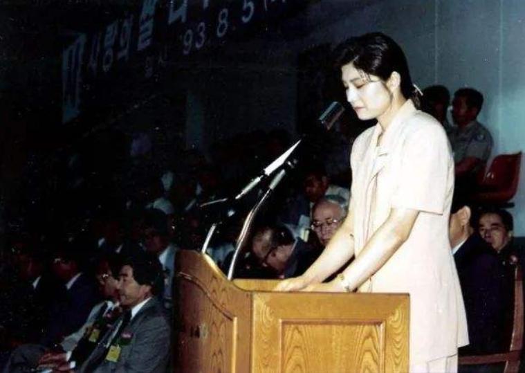 金贤姬回忆录,金贤姬炸飞机案