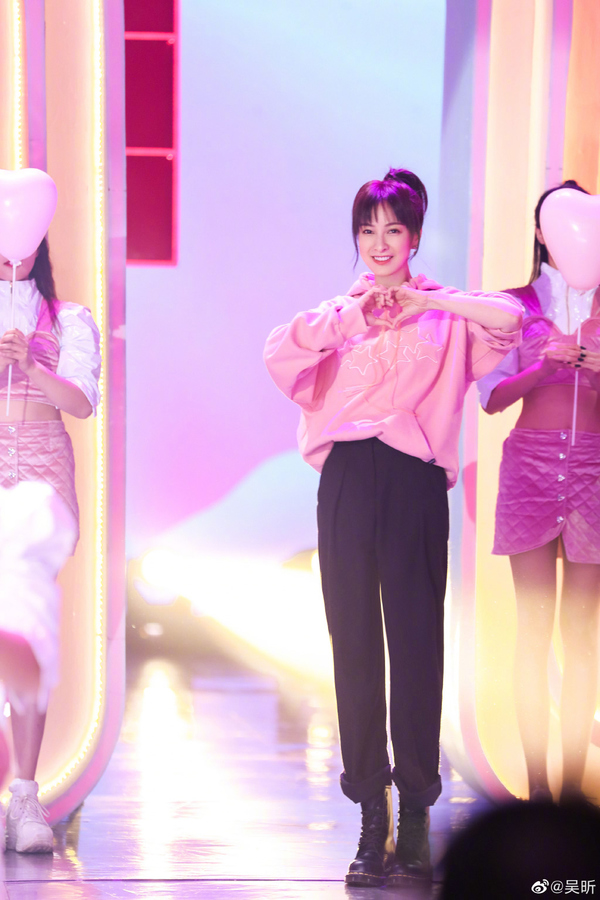 吴昕吐槽素人衣服,吴昕wonderlab