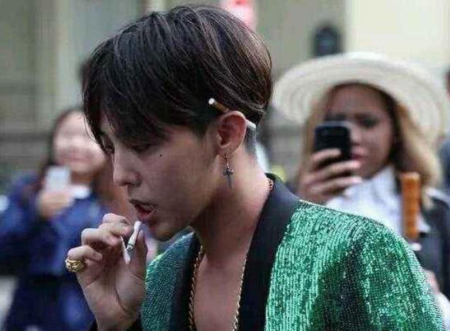 各个明星都抽什么烟,明星们抽什么牌子的烟