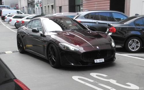 logo有点像香奈儿的牌子是哪些,香奈儿经典logo包