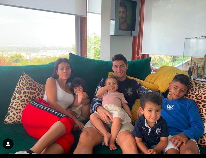 c罗乔治娜让c罗回家,c罗是怎样与乔治娜相爱