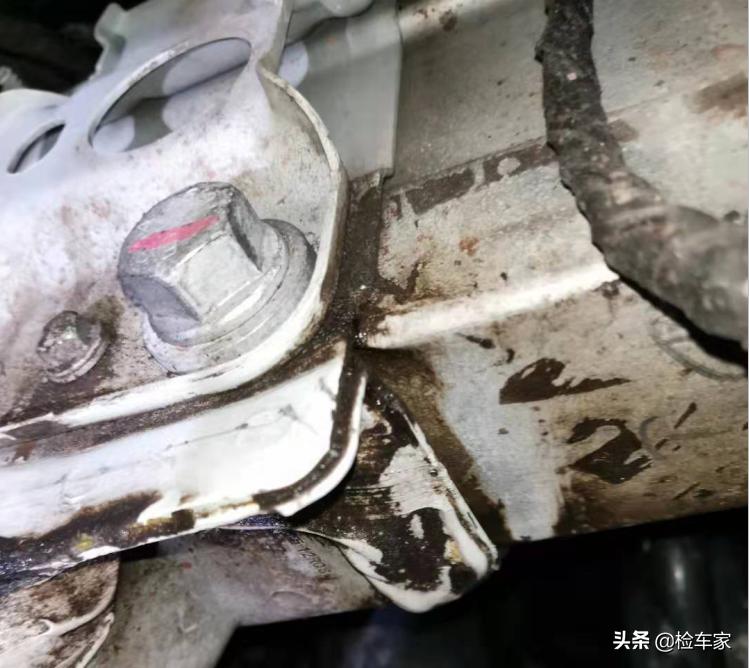 7万公里贬值26万，12万买奔驰C级值不值？网友：买车容易养车难