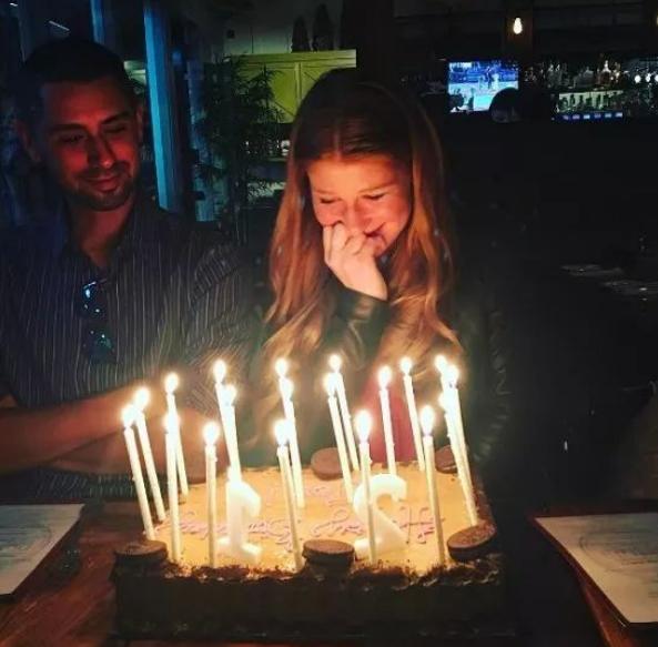 霍启刚郭晶晶带着孩子去赚零花钱,霍启刚晒儿女擦车