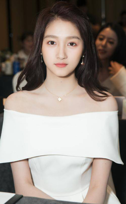 梵克雅宝的四叶草项链，刘嘉玲关晓彤刘涛20岁到50岁都爱佩戴它