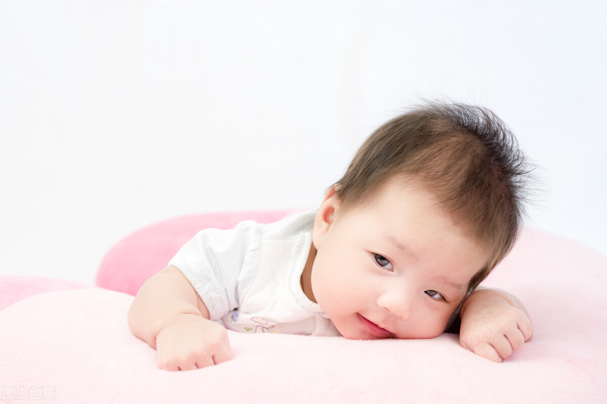 新生儿吃完奶不会拍背会不会吐奶,宝宝吐奶最有效的方法