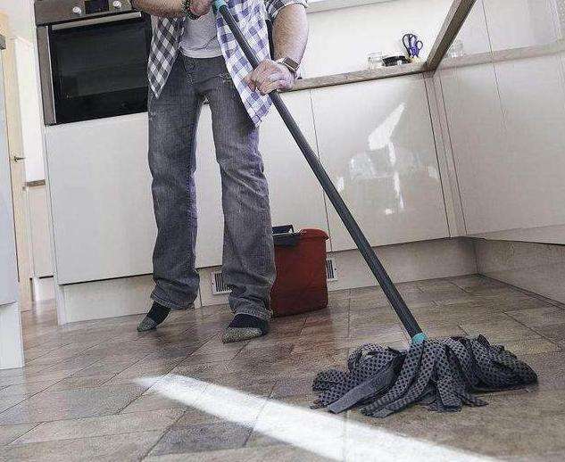 保洁阿姨拖地技巧视频,保洁阿姨拖地的手法
