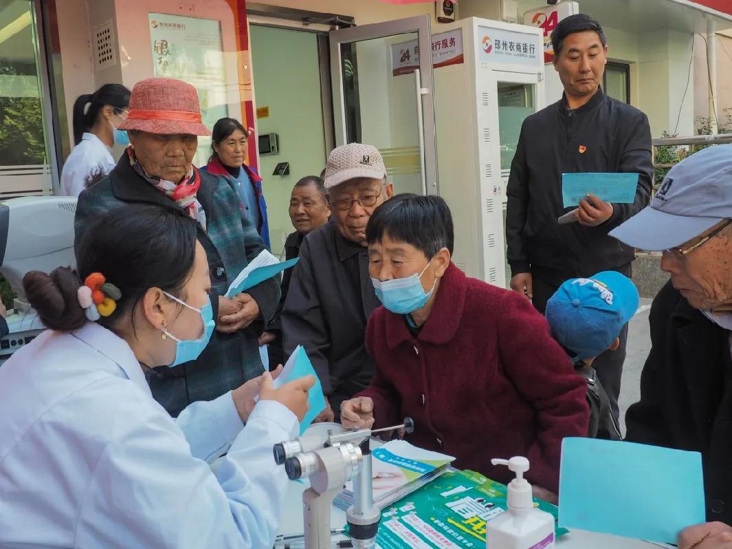 真情融入社区义诊温暖民心——重阳节敬老义诊活动顺利举办