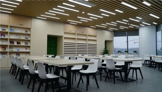 新华书店公益图书馆,书店成了购物中心标配店