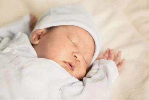 宝宝头型睡扁了能恢复吗,宝宝头型睡偏了长大后会改善吗