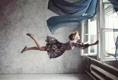 睡梦中惊吓是什么原因,睡梦中的应激反应叫什么