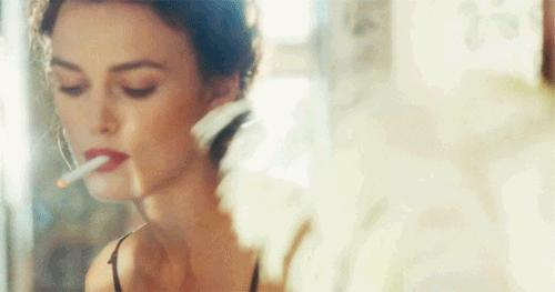 在家也穿正装,在家也天天穿校服