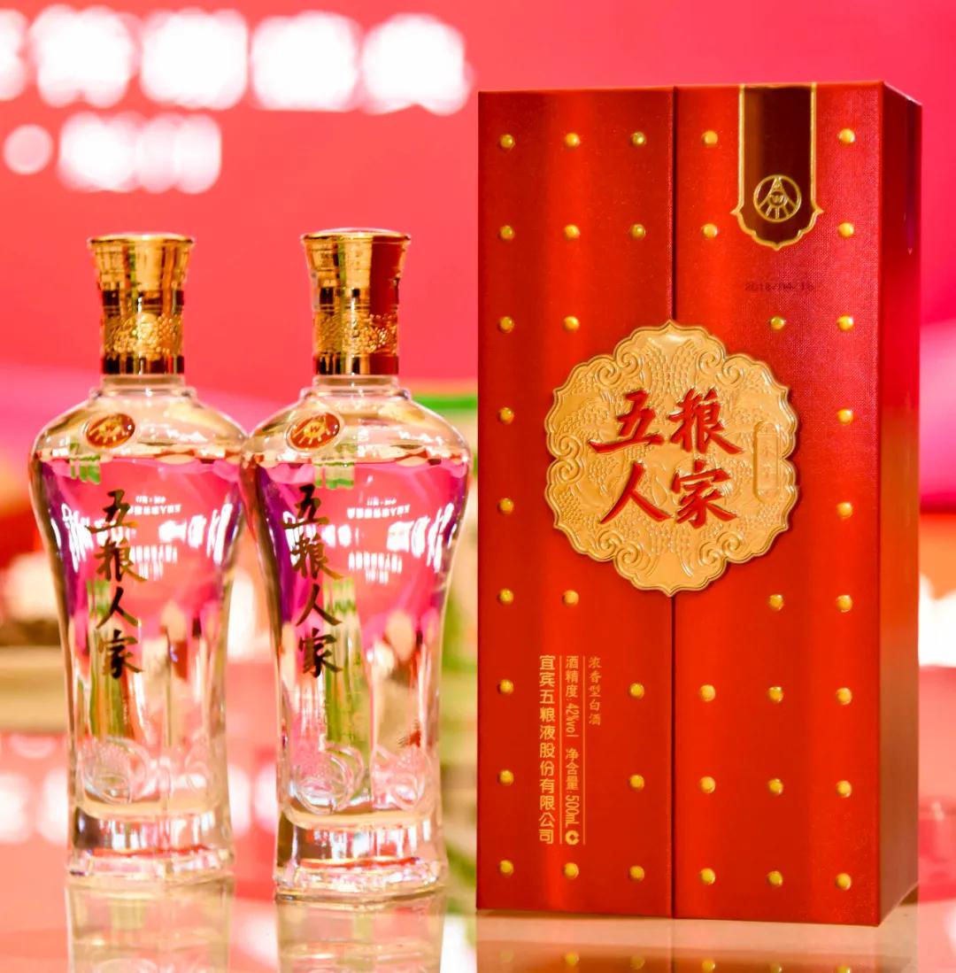 婚礼全场戴红围巾有什么讲究,婚礼喝什么酒比较合适