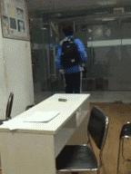 妹妹因为压力大哭了很久怎么安慰,妹妹受伤疼痛难忍姐姐心疼