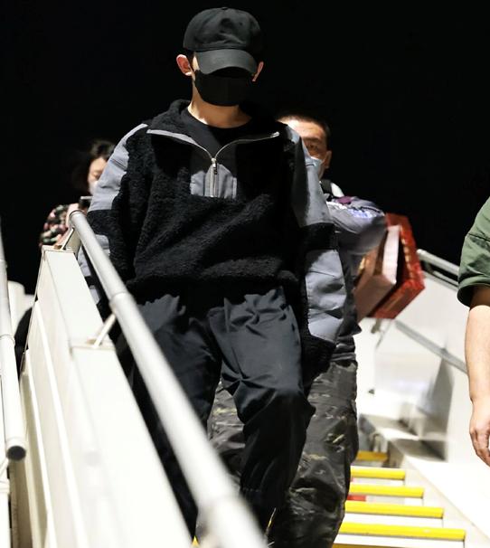 易烊千玺长津湖受伤不能跳舞了吗,易烊千玺长津湖受伤脸部特写