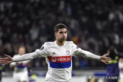 实况足球指挥官全能中场,最新实况足球手游最强普卡中场