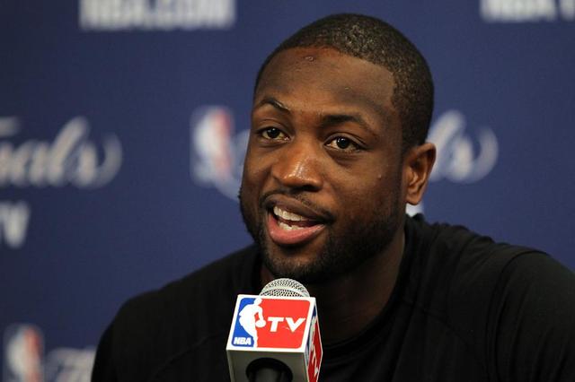 你可以借此赚点钱！“韦德定律”走红网络，好友詹姆斯什么态度？