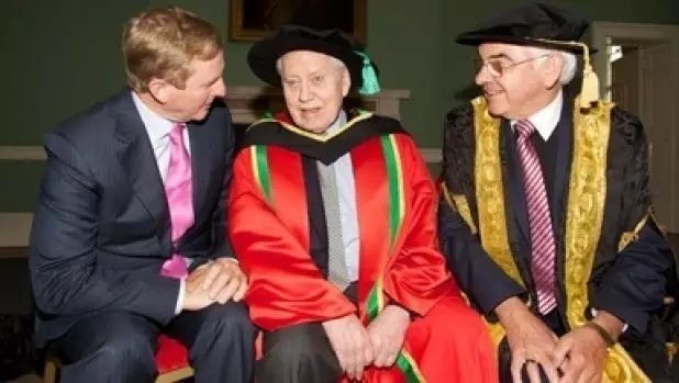 戴15元手表,却秘密捐出560亿:人活到极致,一定是素与简