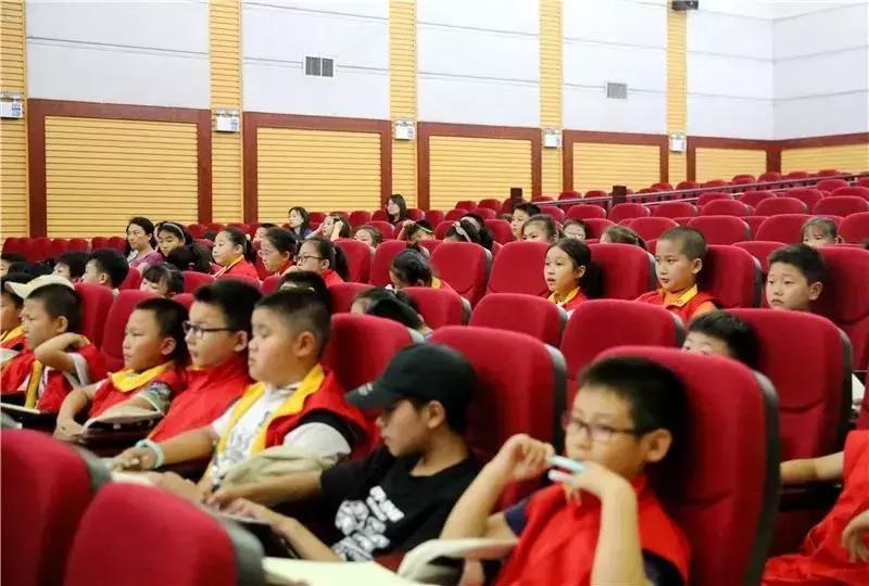 “零距离”体验！青岛小主人报记者团走进黄岛法院