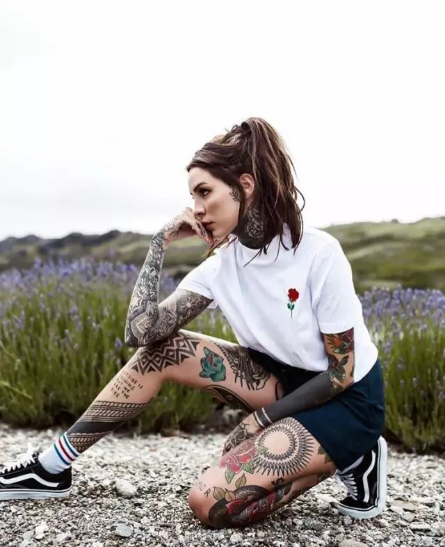 专业的纹身师纹身是不是不痛,十年纹身爱好者讲解纹身