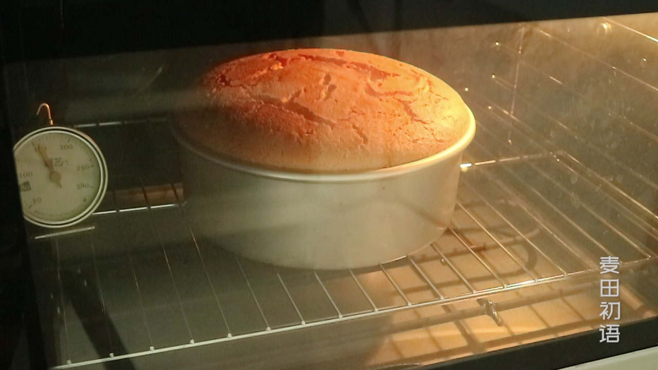 戚风蛋糕要怎么做才不会塌陷,做的戚风蛋糕底部总是凹进去