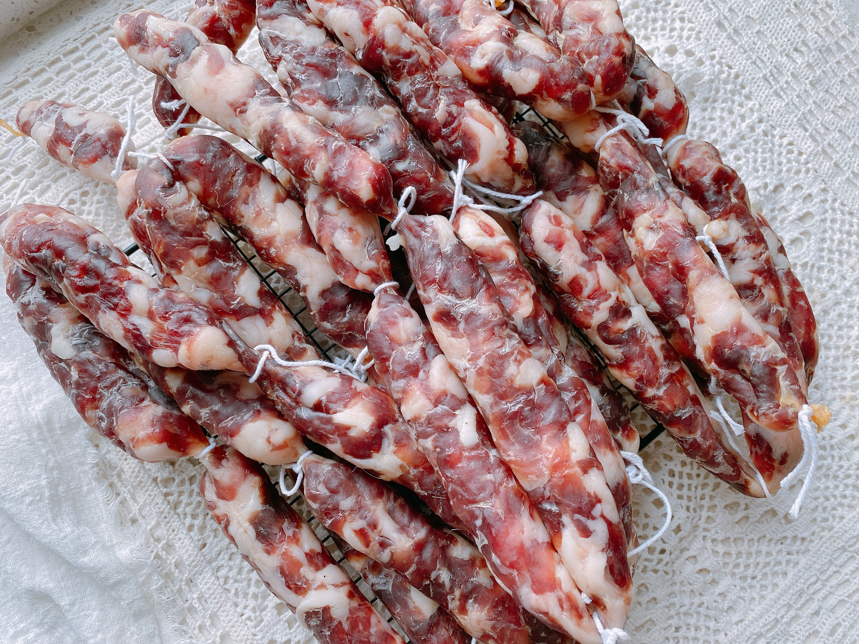 灌香肠放调料顺序,灌香肠最忌四种调料花椒